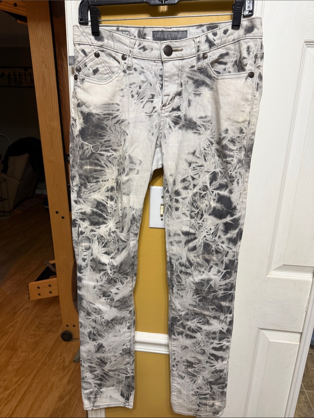 Rock & Republic Gray & White Tie-Dye Skinny Jeans Berlin